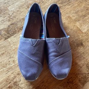 Gray Toms